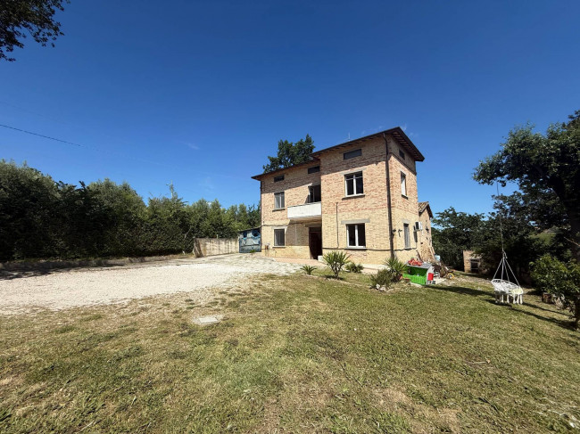 Casa singola/ Villa in vendita a Controguerra