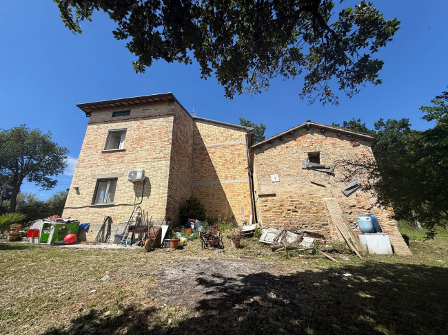 Casa singola/ Villa in vendita a Controguerra