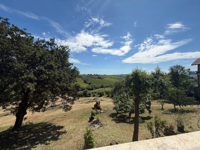 Casa singola/ Villa in vendita a Controguerra