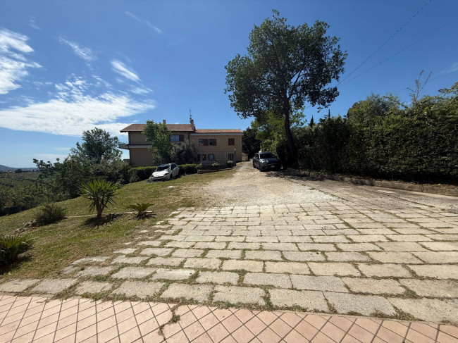 Casa singola/ Villa in vendita a Controguerra