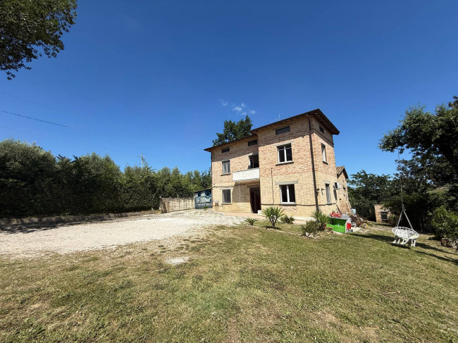 Casa singola/ Villa in vendita a Controguerra