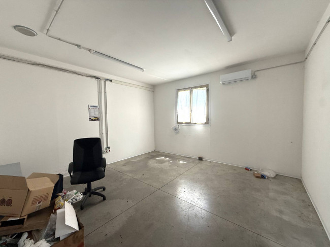 Opificio in vendita a Acquaviva Picena