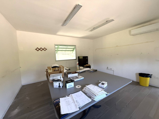 Opificio in vendita a Acquaviva Picena