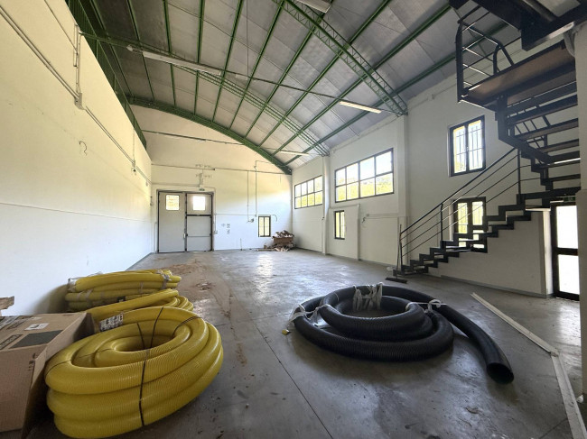 Opificio in vendita a Acquaviva Picena