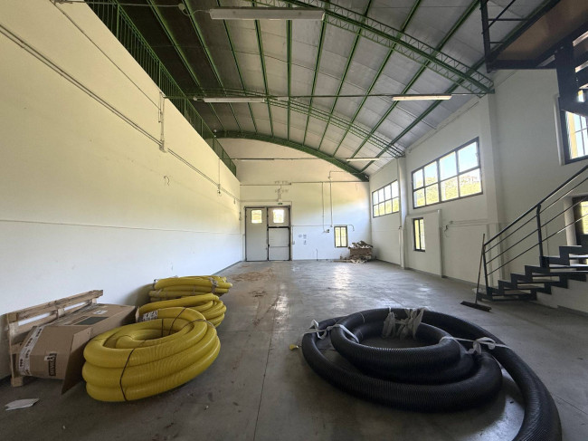 Opificio in vendita a Acquaviva Picena