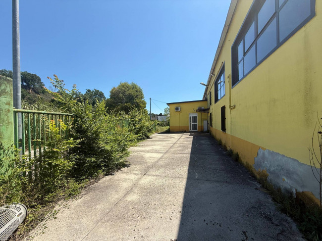 Opificio in vendita a Acquaviva Picena