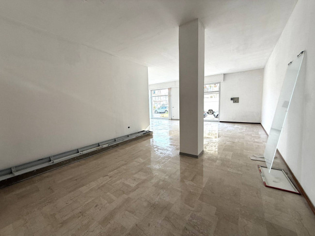 Locale Commerciale in vendita a Alba Adriatica