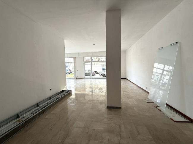 Locale Commerciale in affitto a Alba Adriatica