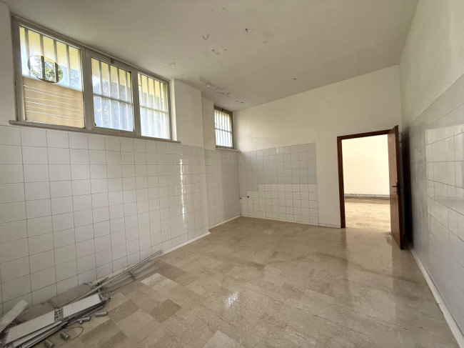 Locale Commerciale in affitto a Alba Adriatica