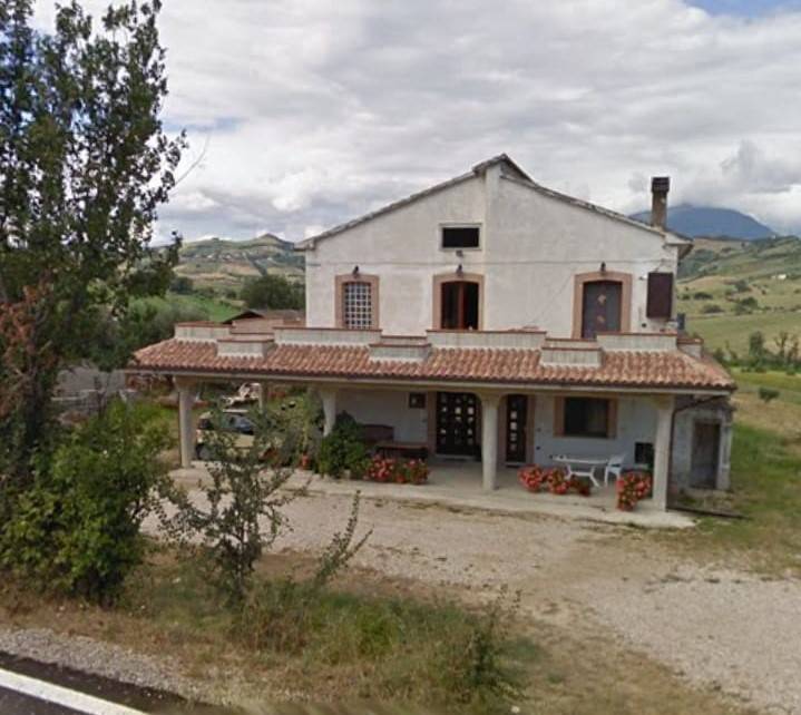 Casa indipendente in vendita a Bellante (TE)