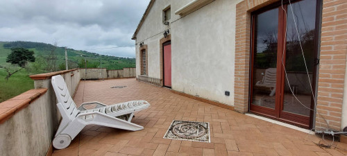 Casa indipendente in vendita a Bellante (TE)