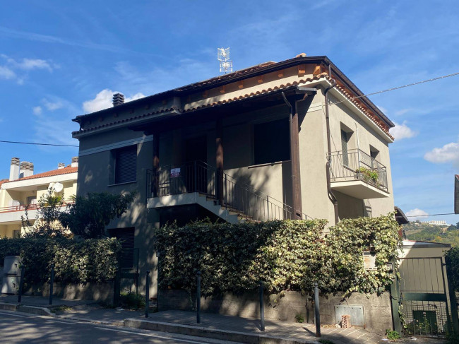 Villa in Vendita a Teramo