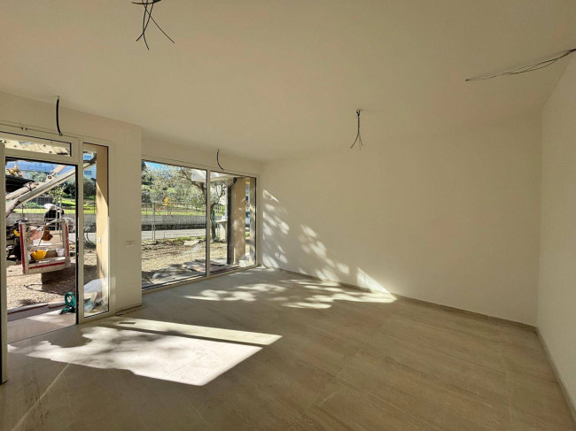 Locale Commerciale in Vendita a Castelli