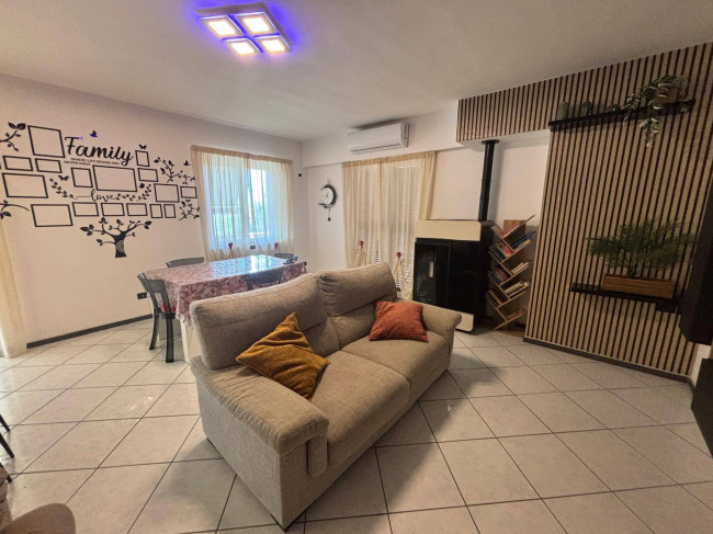 Villa trifamiliare in Vendita a Teramo