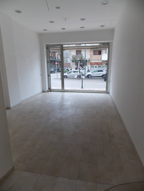 Locale Commerciale / Artigianale in affitto a San Benedetto del Tronto