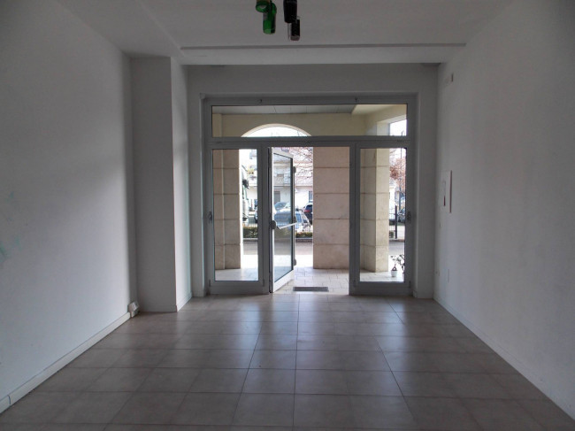 Locale Commerciale / Artigianale in vendita a Spinetoli