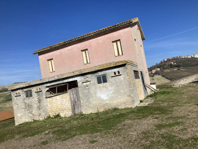 Villa in vendita a Carassai (AP)
