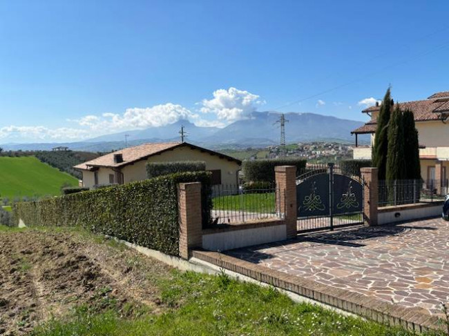 Villa in vendita a Ancarano (TE)