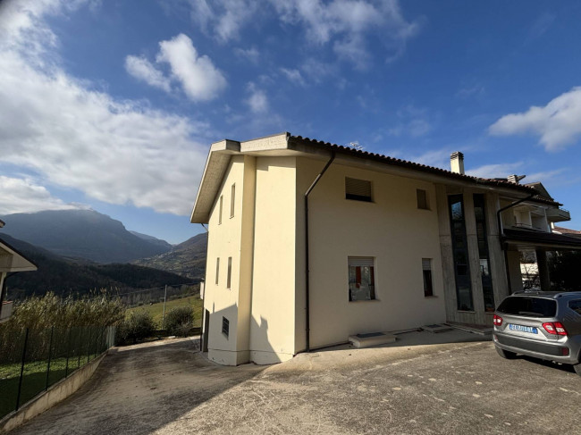 CASA/VILLA in vendita a Civitella del Tronto