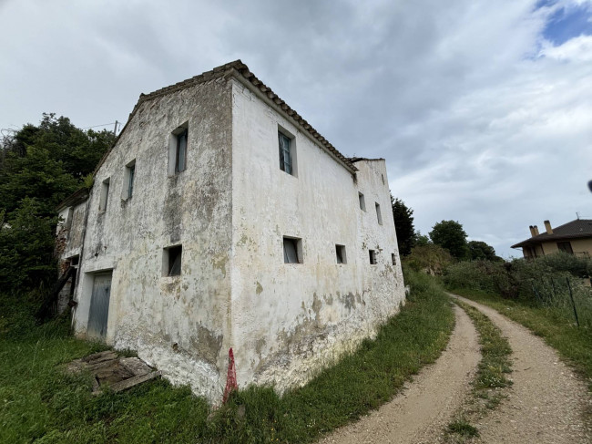 CASA COLONICA in vendita a Cupra Marittima
