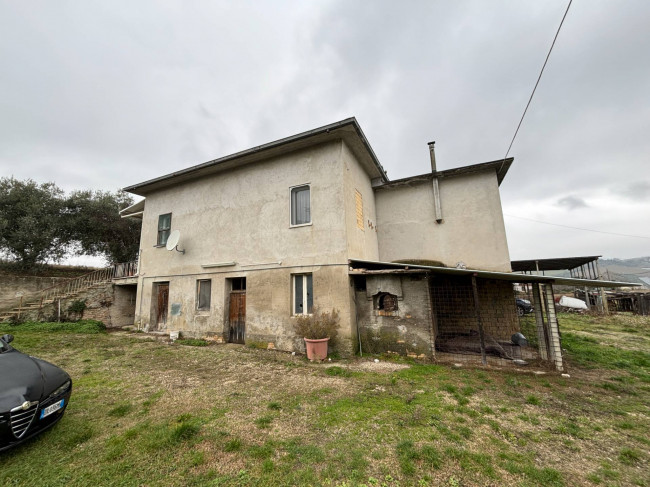 Farm House for sale in Offida