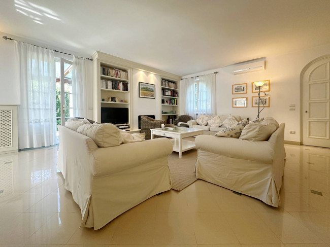 Villa in affitto a Forte Dei Marmi (LU)