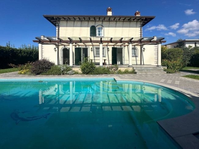 Villa in affitto a Forte Dei Marmi (LU)