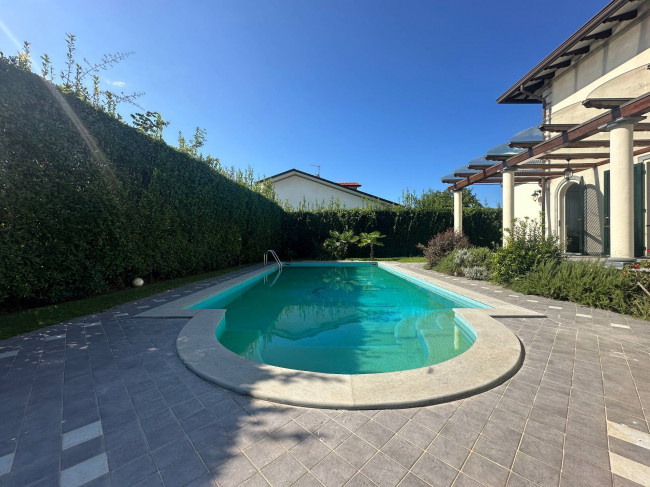 Villa in affitto a Forte Dei Marmi (LU)