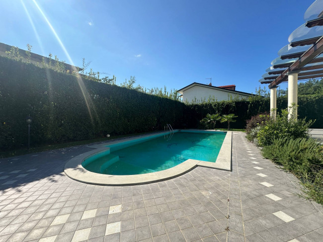 Villa in affitto a Forte Dei Marmi (LU)