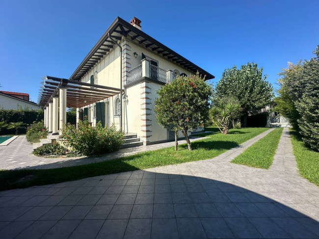 Villa in affitto a Forte Dei Marmi (LU)