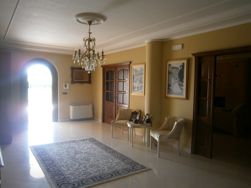 Villa PIETRELCINA affitto    Iadanza servizi immobiliari RE