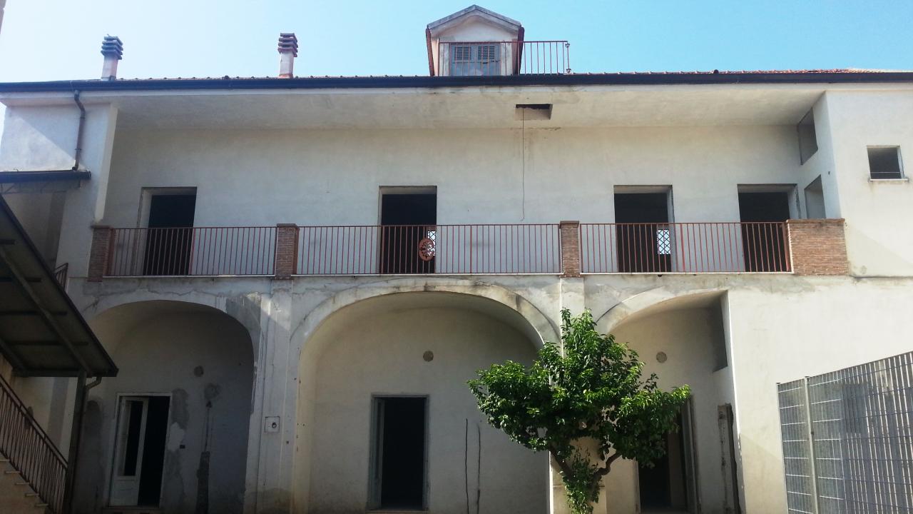 Palazzo in vendita a Santa Maria Capua Vetere (CE)