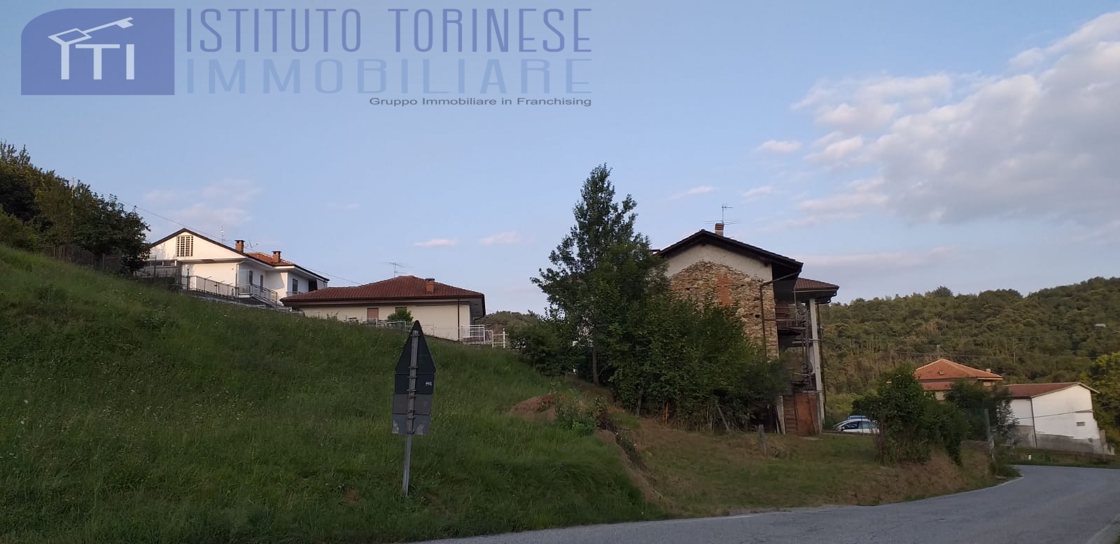 Villa Unifamiliare - Indipendente SAN COLOMBANO BELMONTE vendita    ITI Torino-Ivrea