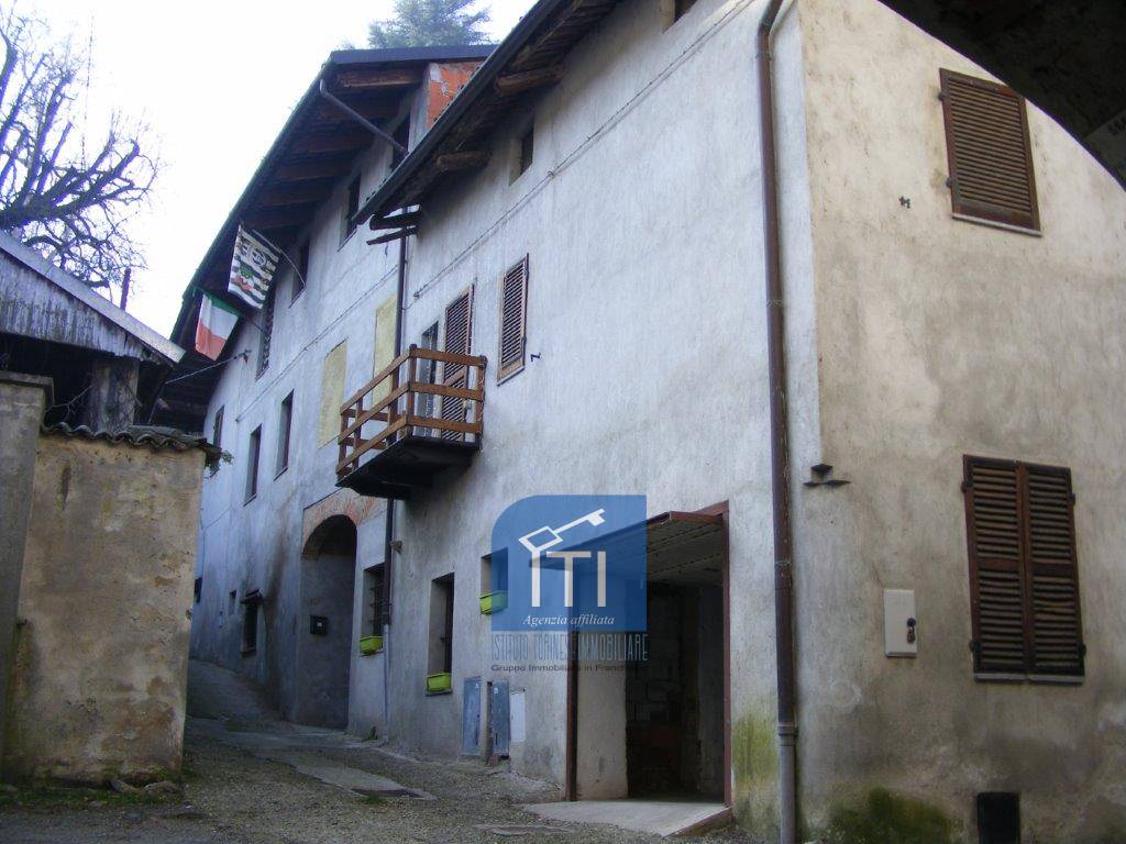 Villa Unifamiliare - Indipendente AZEGLIO vendita    ITI Torino-Ivrea