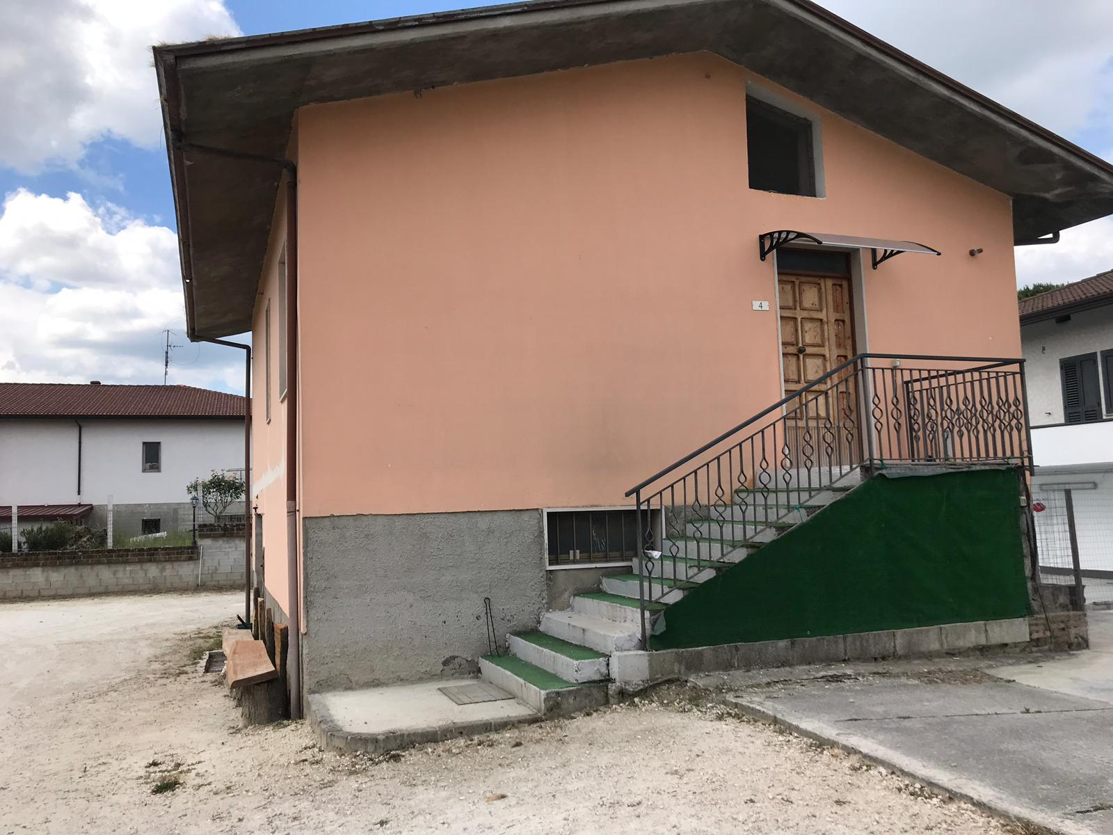 Villa Unifamiliare - Indipendente SAN GIORGIO DEL SANNIO vendita    Iadanza servizi immobiliari RE
