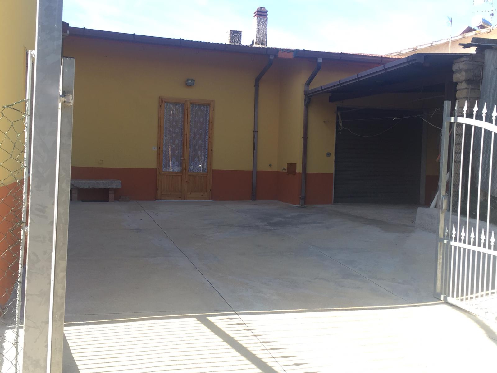 Villa Unifamiliare - Indipendente CASALDUNI vendita    Iadanza servizi immobiliari RE