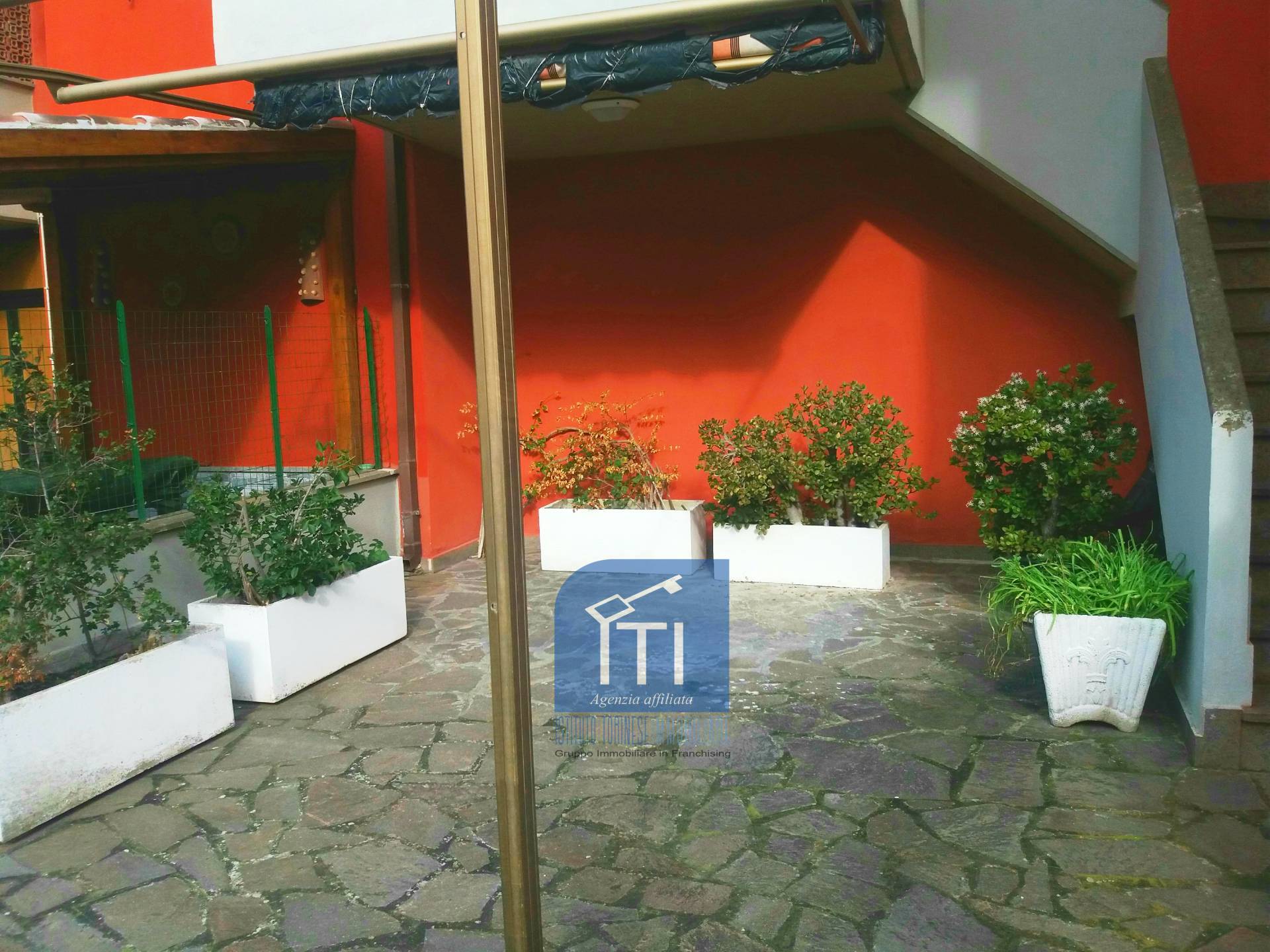 casa con giardino a colle romito