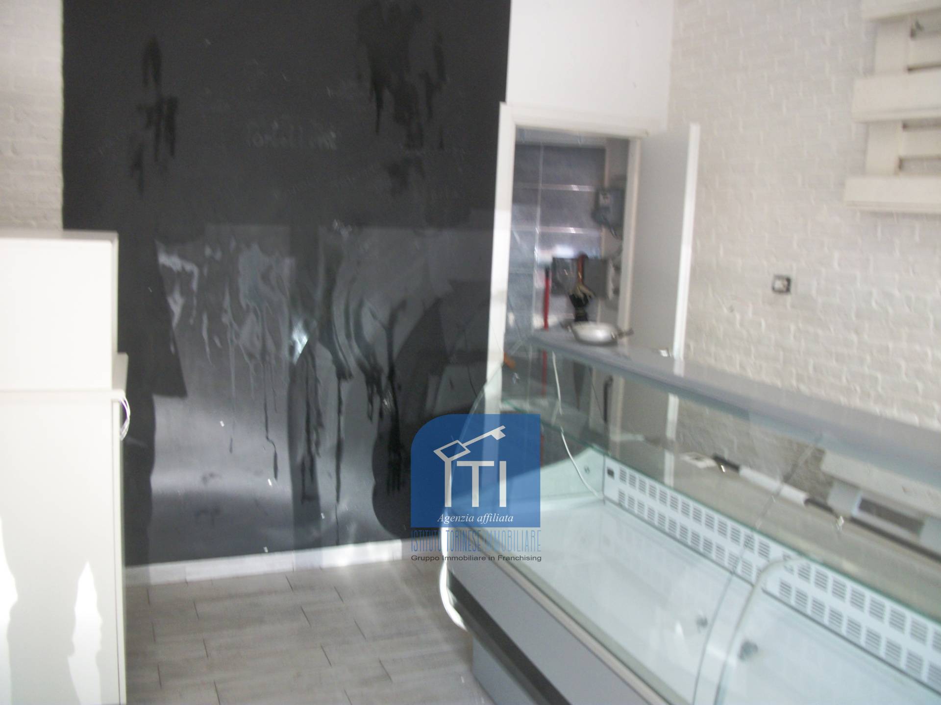 Negozio - Loc.Com. ROMA affitto  Ardeatino/Colombo/Garbatella  ITI ROMA Ostiense