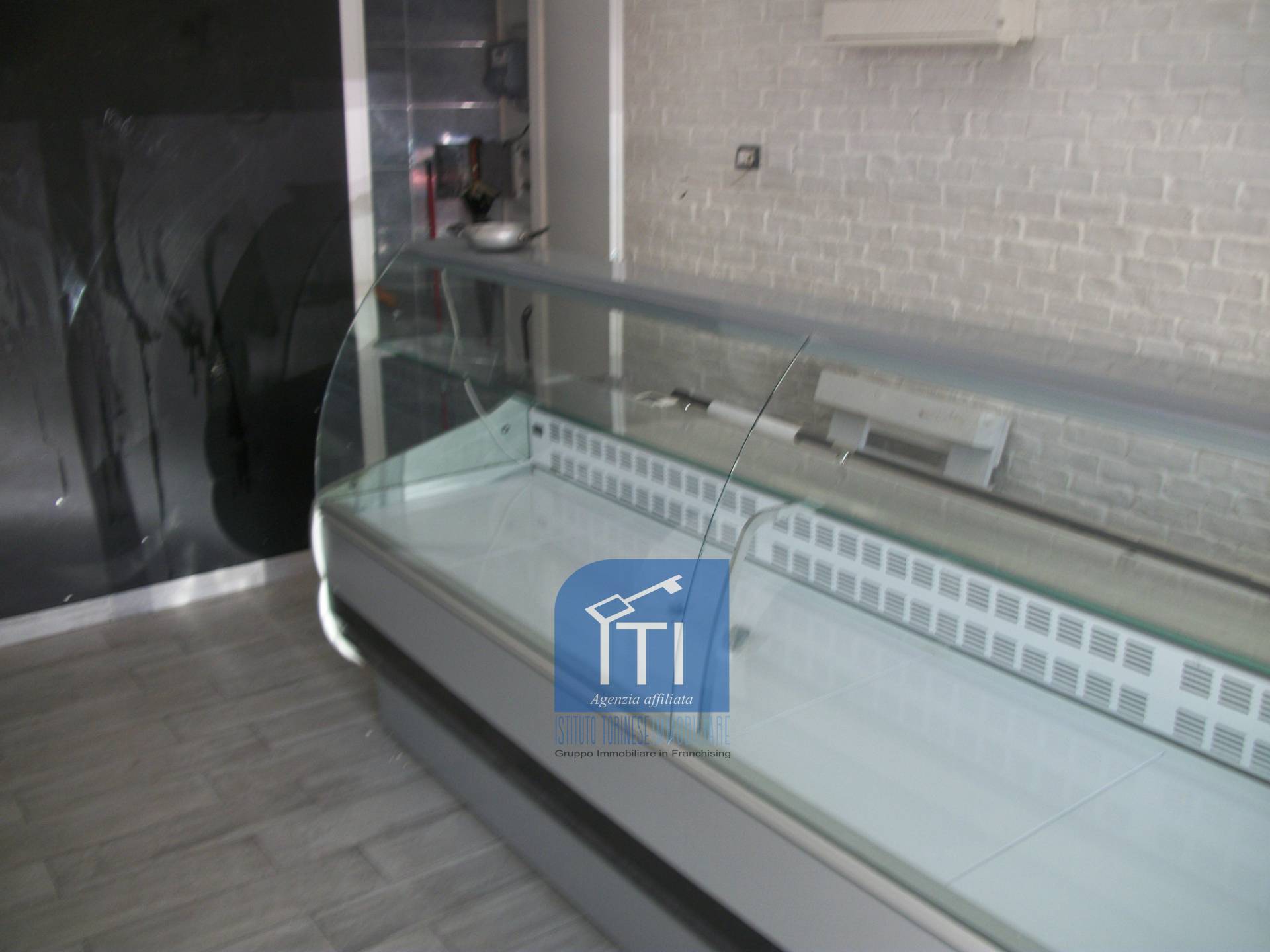 Negozio - Loc.Com. ROMA affitto  Ardeatino/Colombo/Garbatella  ITI ROMA Ostiense