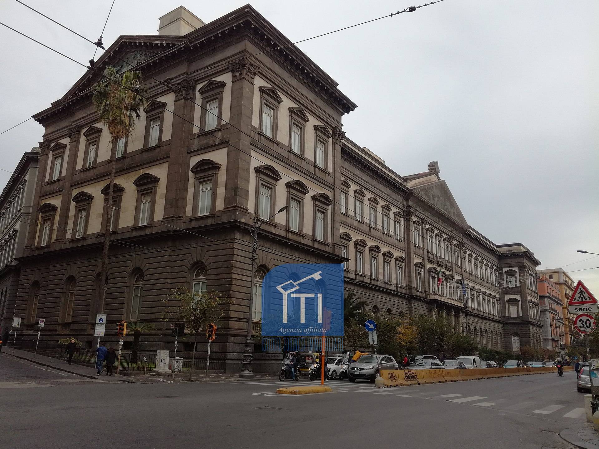 Ufficio - Loc.Com. NAPOLI vendita  Mercato / Pendino  ITI NAPOLI CENTRO