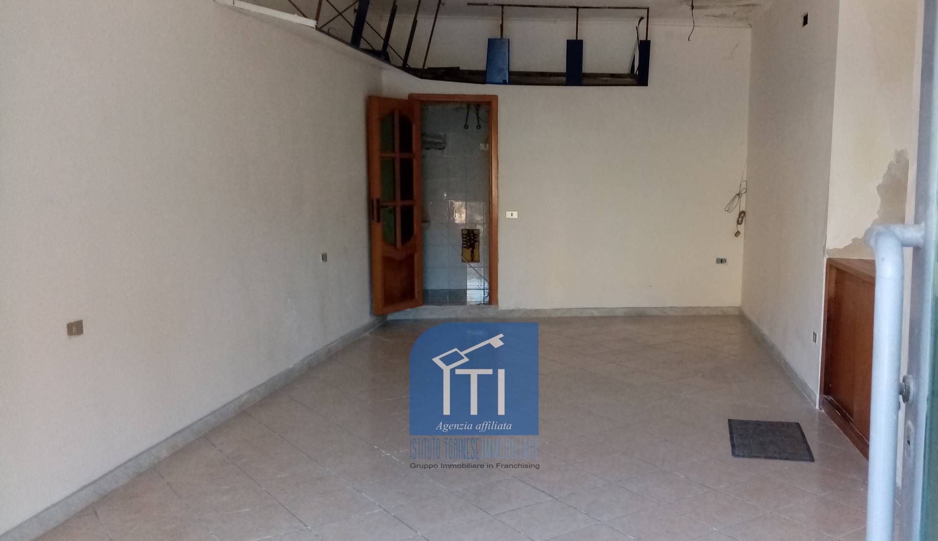 Negozio - Loc.Com. POZZUOLI vendita  POZZUOLI ALTA  ITI NAPOLI CENTRO