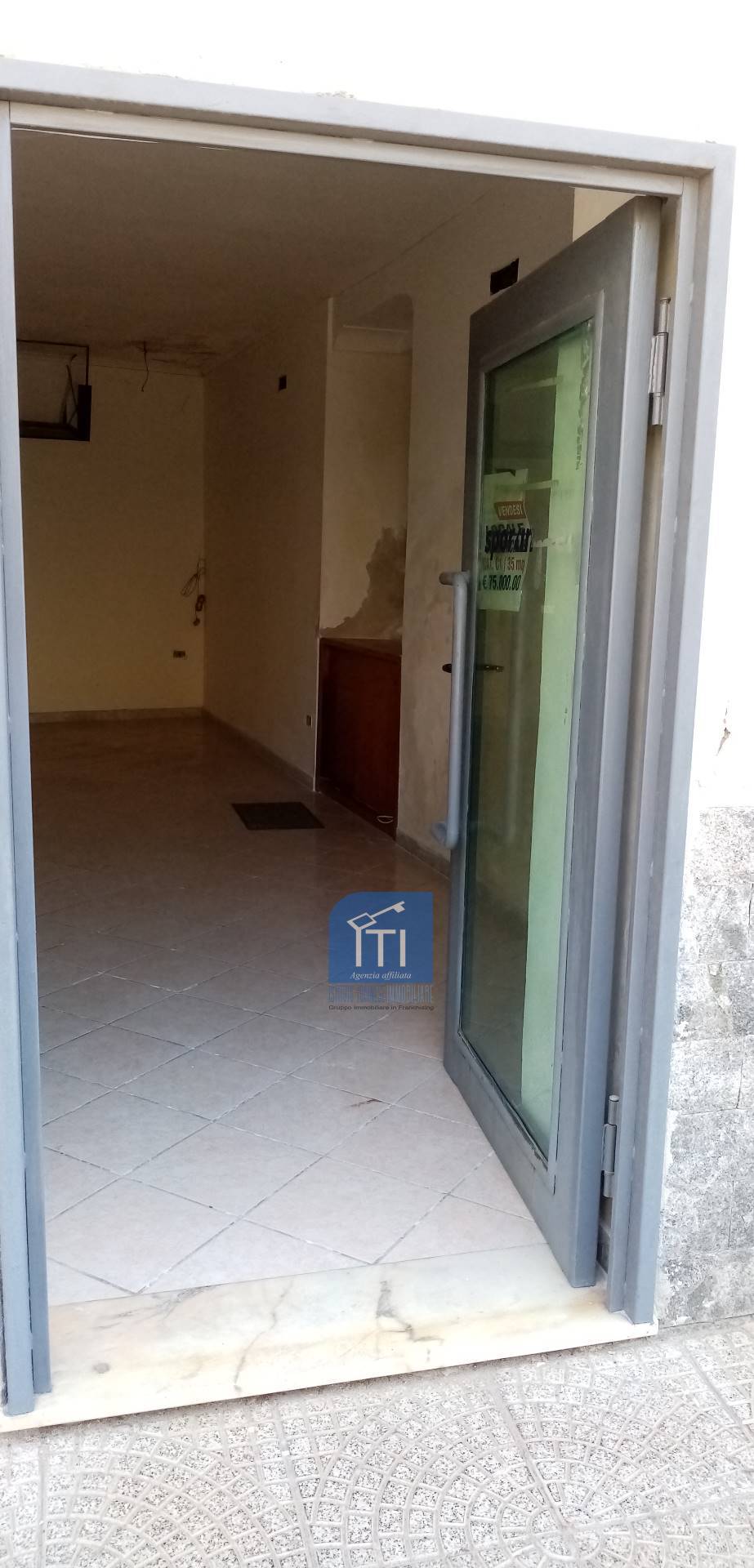 Negozio - Loc.Com. POZZUOLI vendita  POZZUOLI ALTA  ITI NAPOLI CENTRO