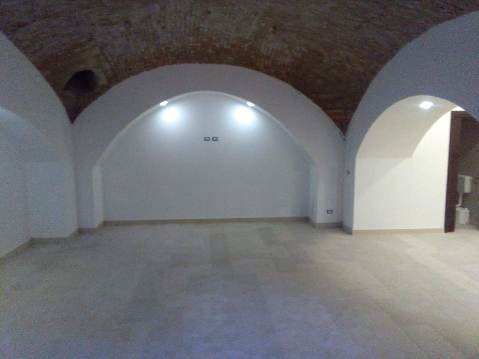 Negozio - Loc.Com. BENEVENTO affitto  Centro  Iadanza servizi immobiliari RE