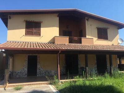 VILLA UNIFAMILIARE a Giugliano in Campania