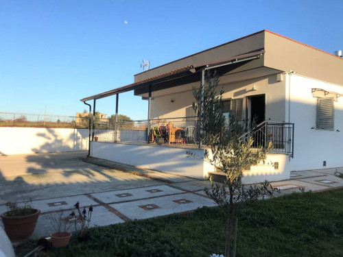 VILLA UNIFAMILIARE a Giugliano in Campania
