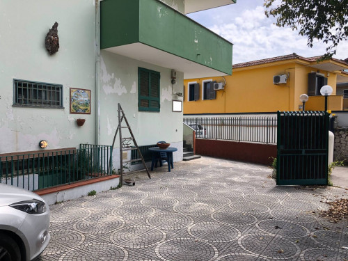 VILLA BIFAMILIARE a Giugliano in Campania