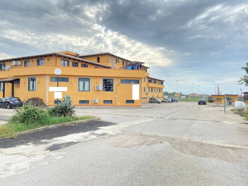 INTERO STABILE a Giugliano in Campania