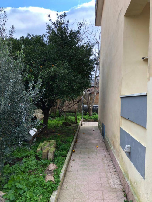 VILLA UNIFAMILIARE a Giugliano in Campania