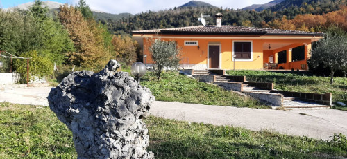VILLA UNIFAMILIARE a Mignano Monte Lungo
