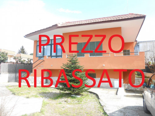 VILLA UNIFAMILIARE a Giugliano in Campania